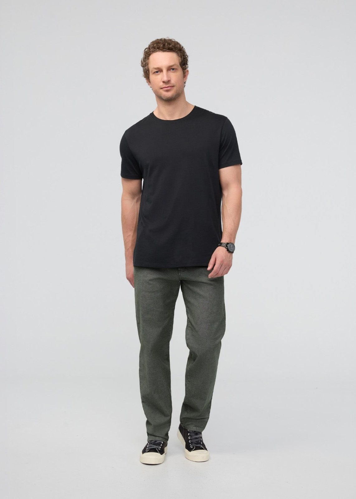 Men's Black Spruce Stretch Canvas Relaxed Straight Chino full body