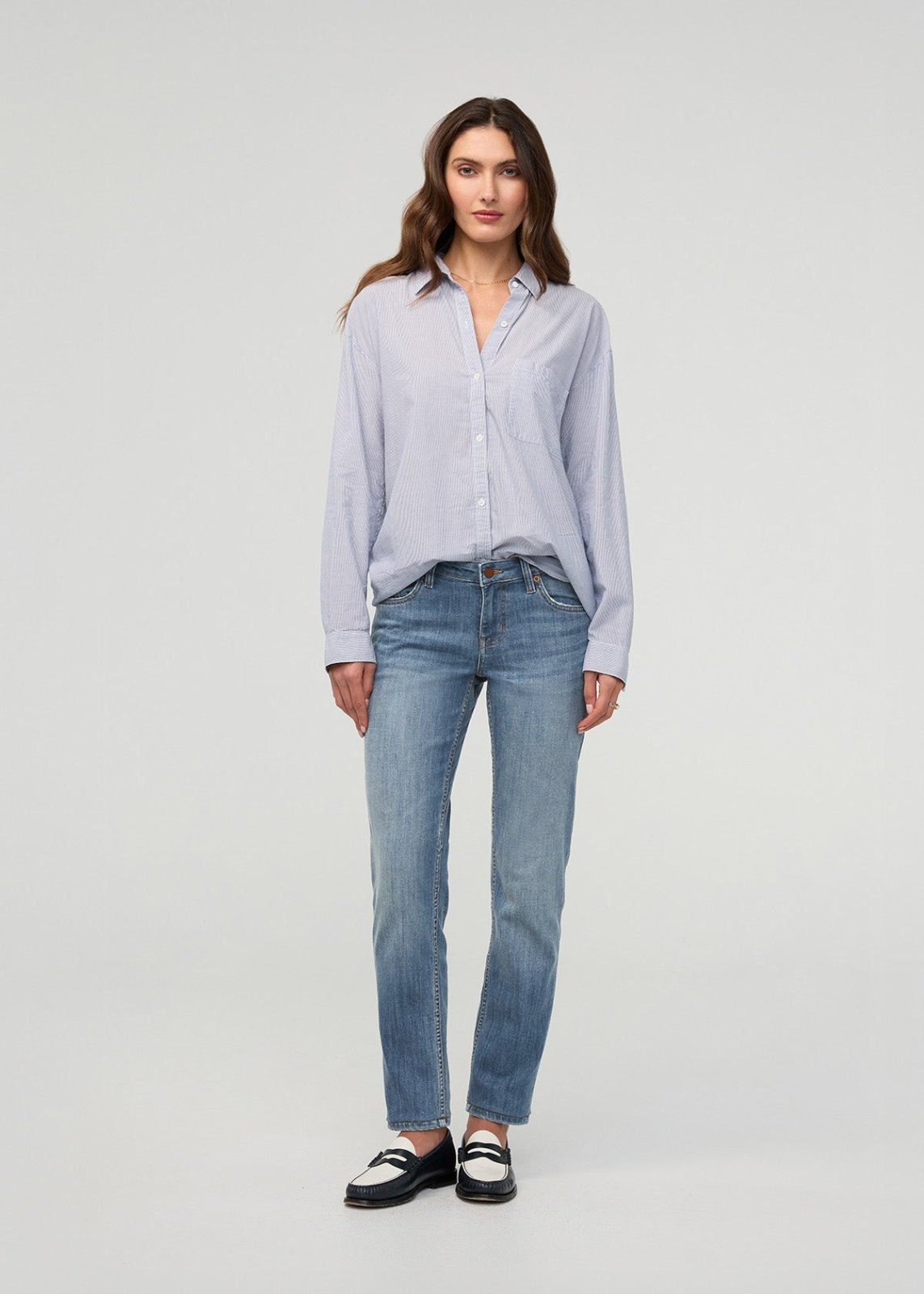 Women's relaxed taper Fit faded blue Stretch jeans Full Body