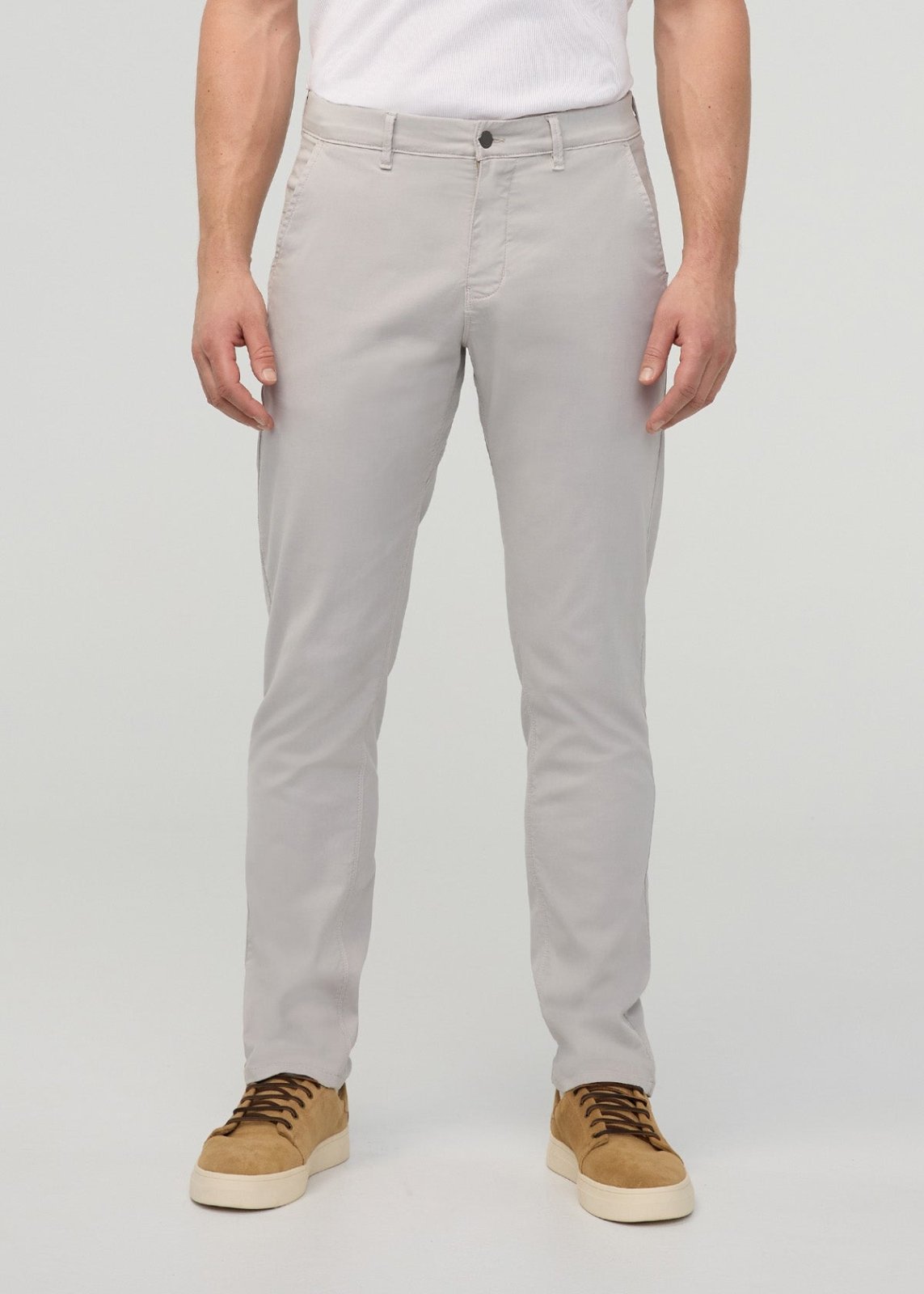 Men's Mist Lightweight Relaxed Taper Chino Pant front