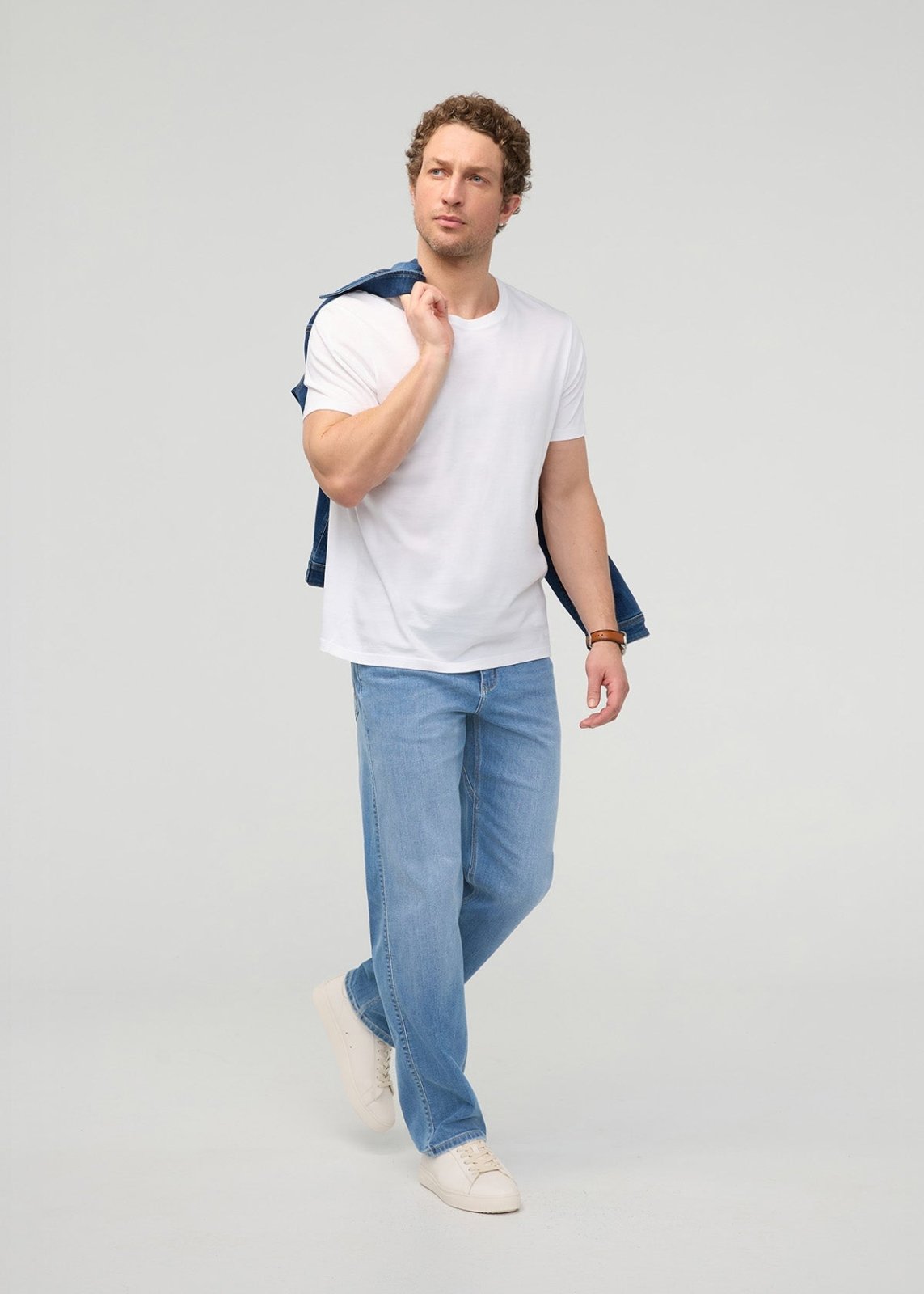 Men's Summit Relaxed Straight Fit Stretch Jeans Full Body