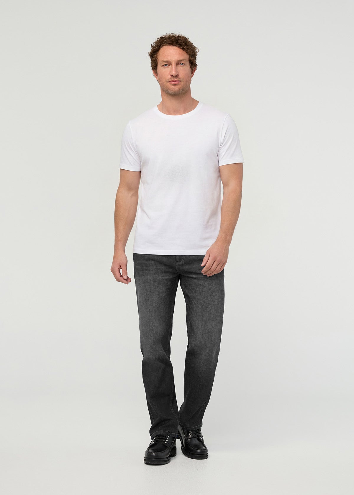 Men's Vortex Relaxed Straight Fit Lightweight Stretch Jeans full body