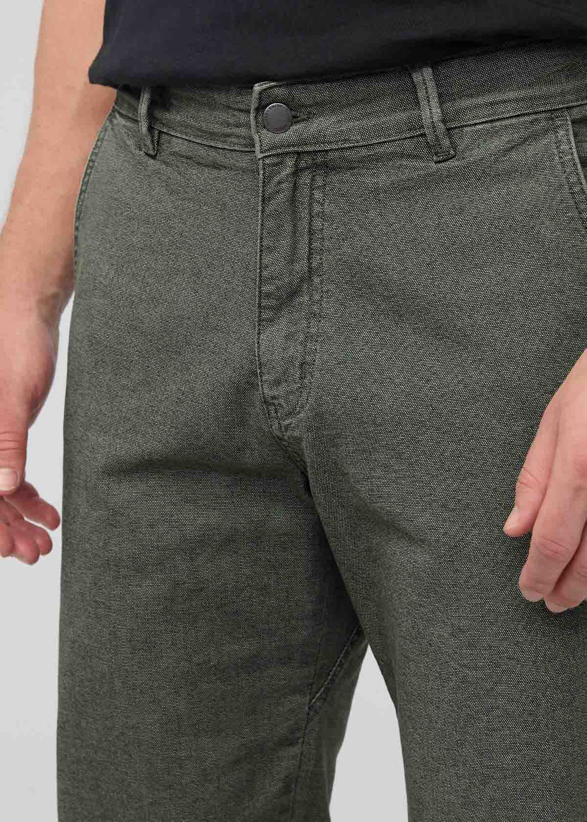 Men's Black Spruce Stretch Canvas Relaxed Straight Chino front waistband detail
