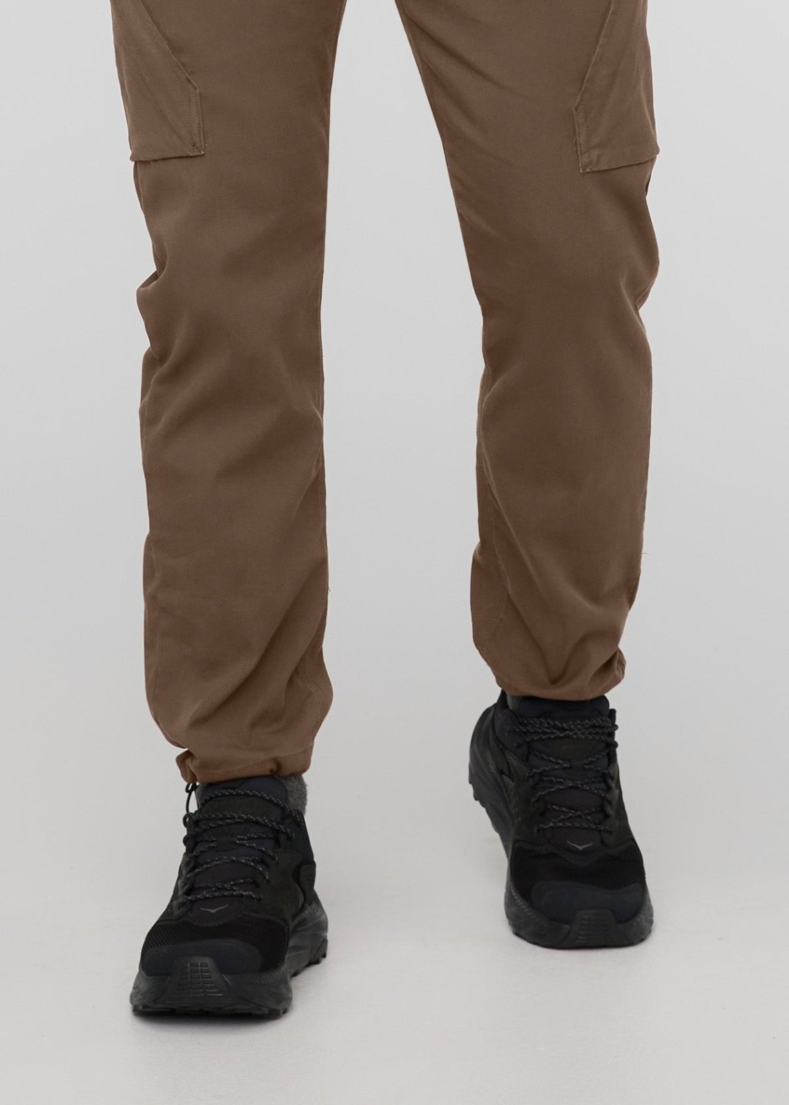 men's relaxed brown water resistant cargo pant cuff