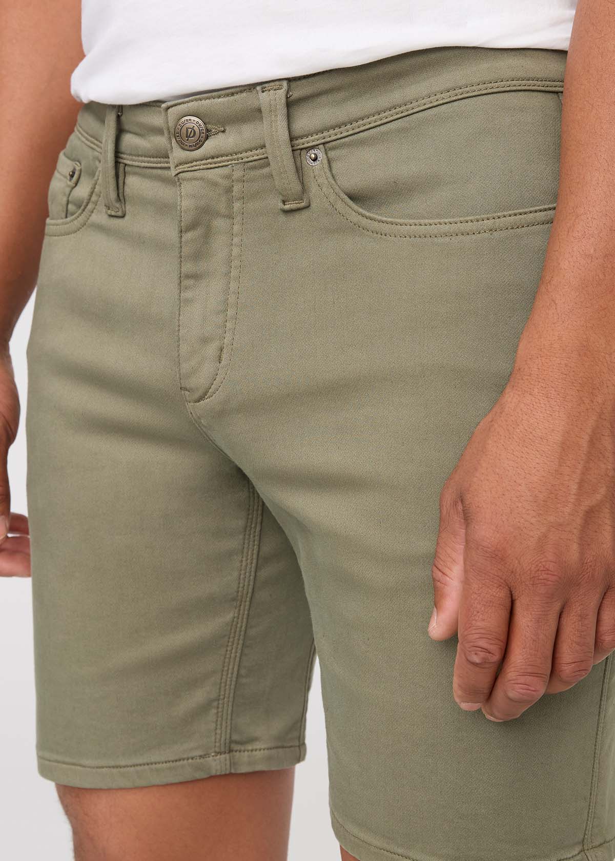 Men's Light Fern Relaxed Fit Performance Short front waistband detail