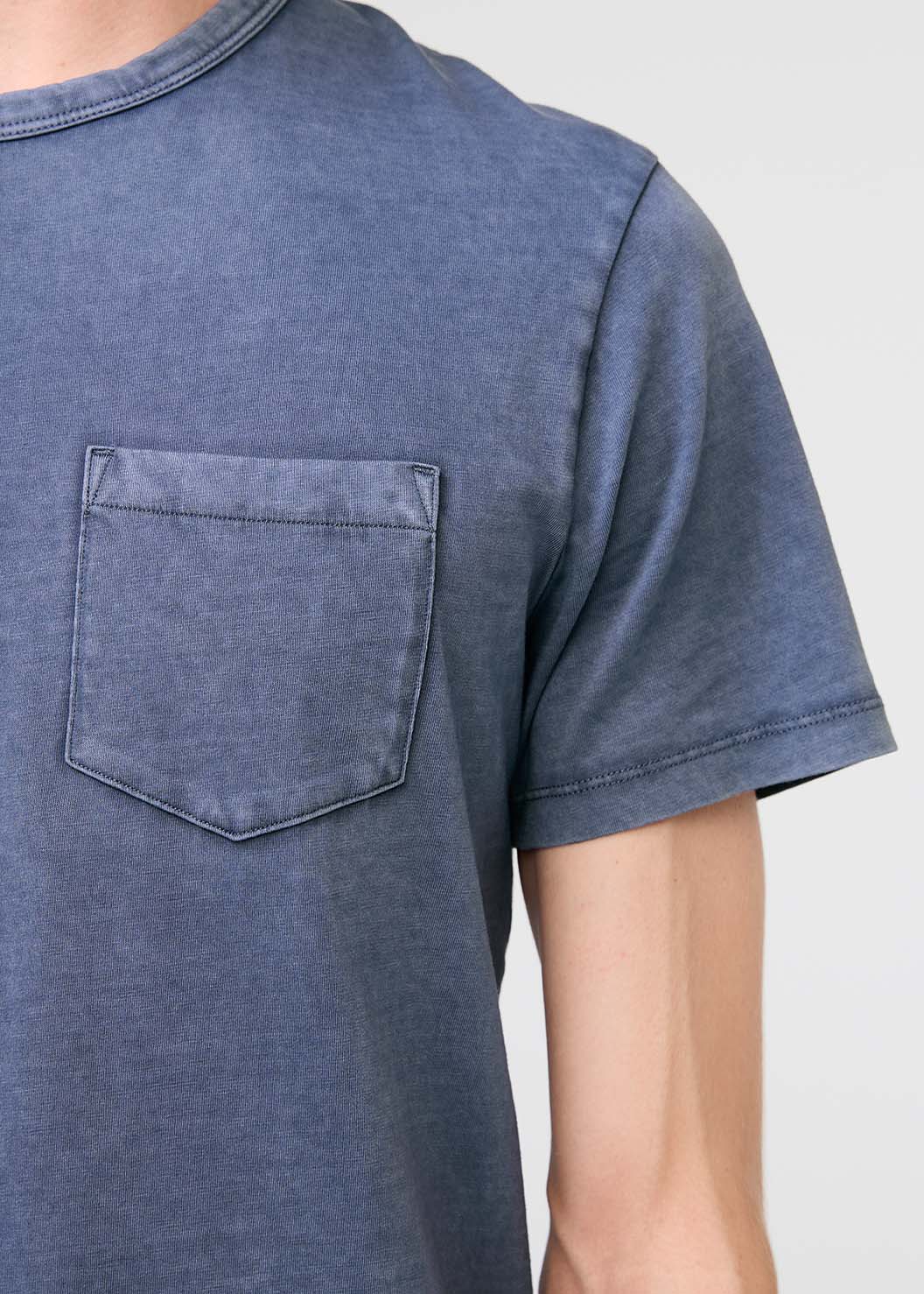 mens pima cotton vintage style blue t-shirt pocket detail