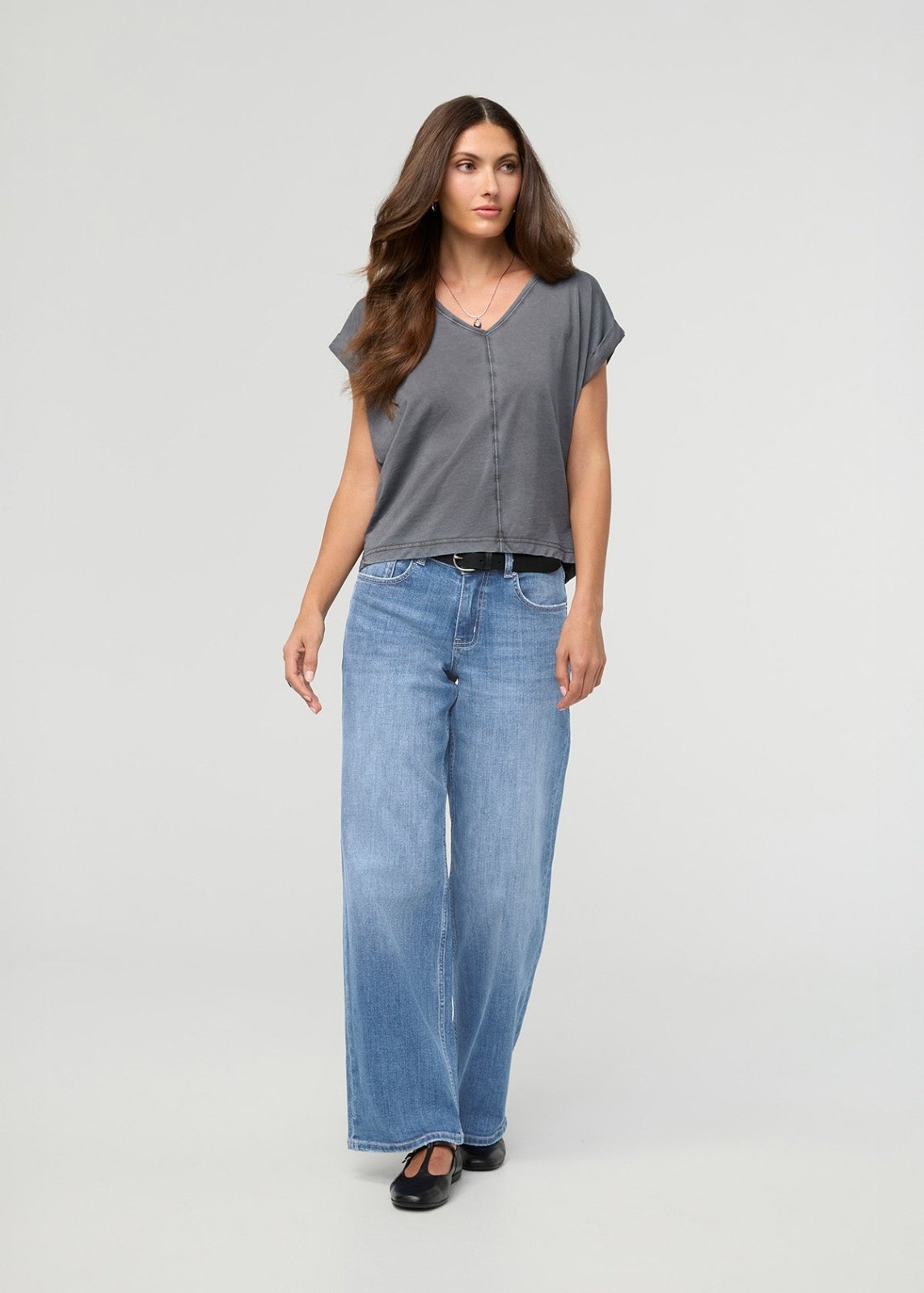 Women's Vintage Seaside Blue Mid Rise Loose Straight Jeans Full Body