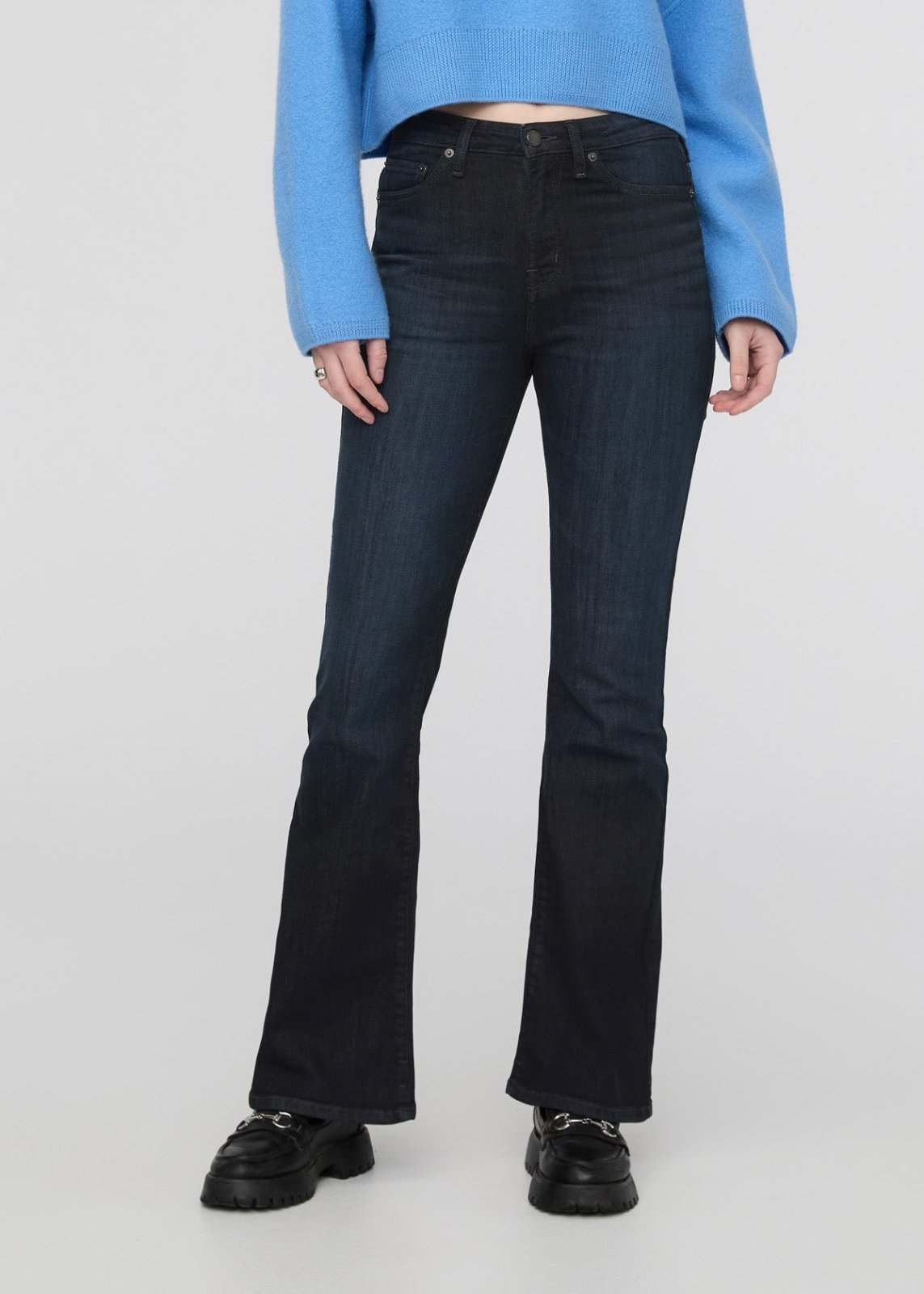 H&m mini flare jeans hotsell