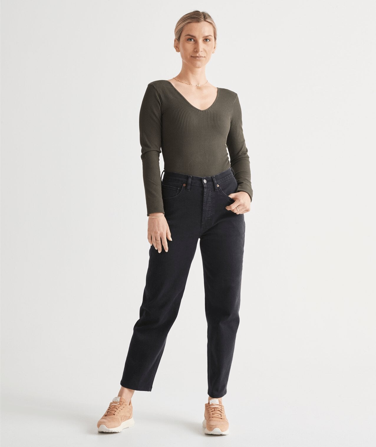 womens midweight denim high rise aged black arc jean full body