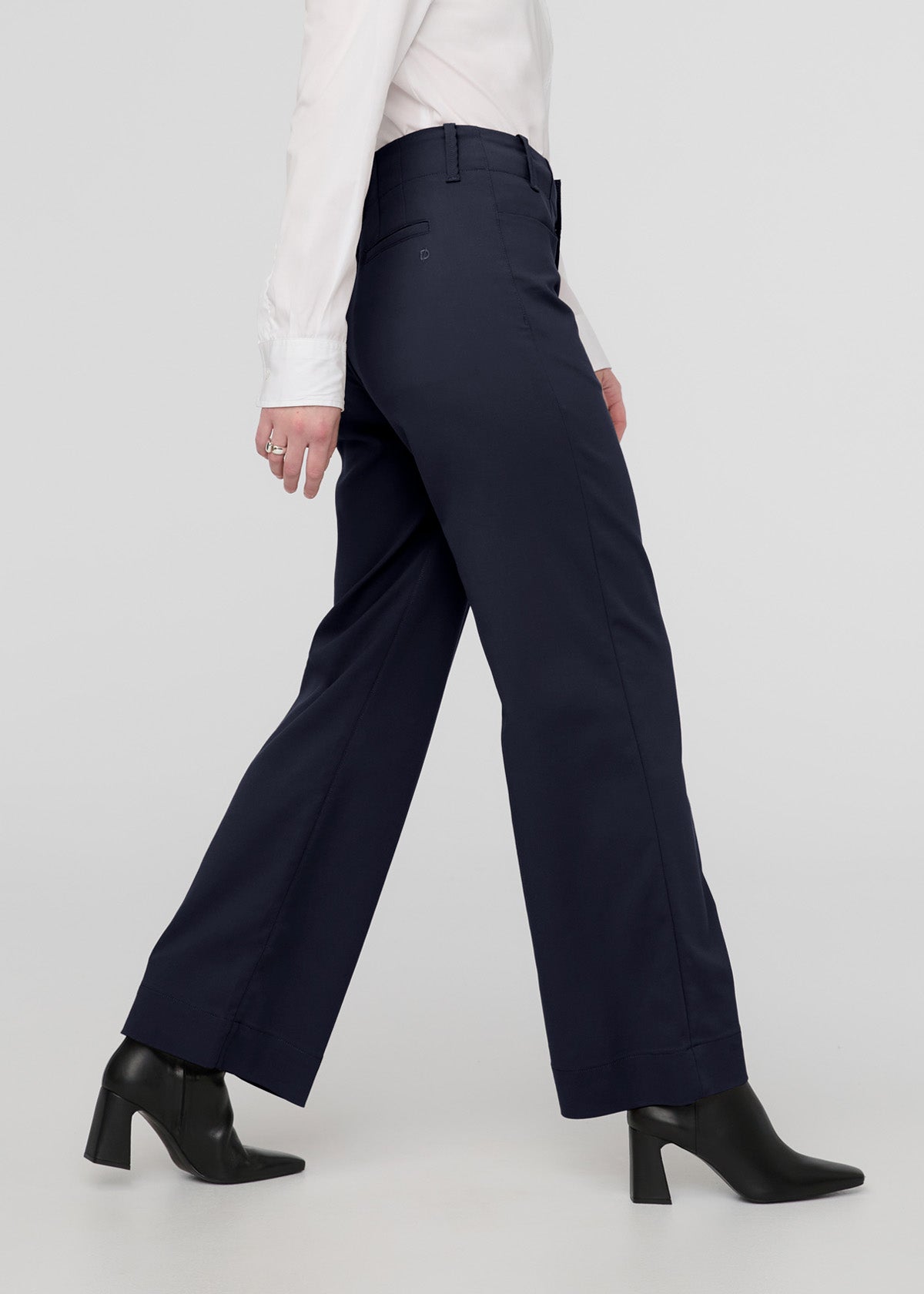 Duer Women s NuStretch High Rise Trouser Navy