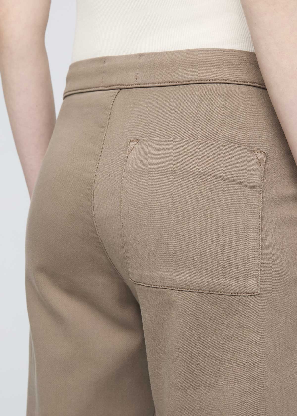 Women's Canteen Weekend Pant Back Detail