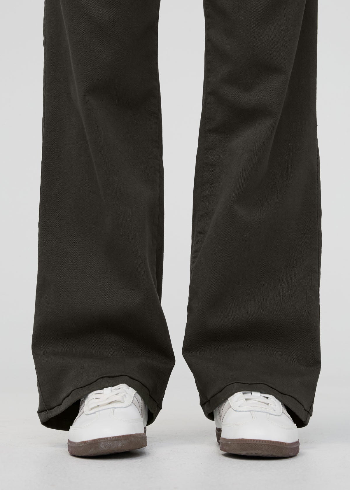 Women's Evergreen Wide Leg Sweatpants cuff detail