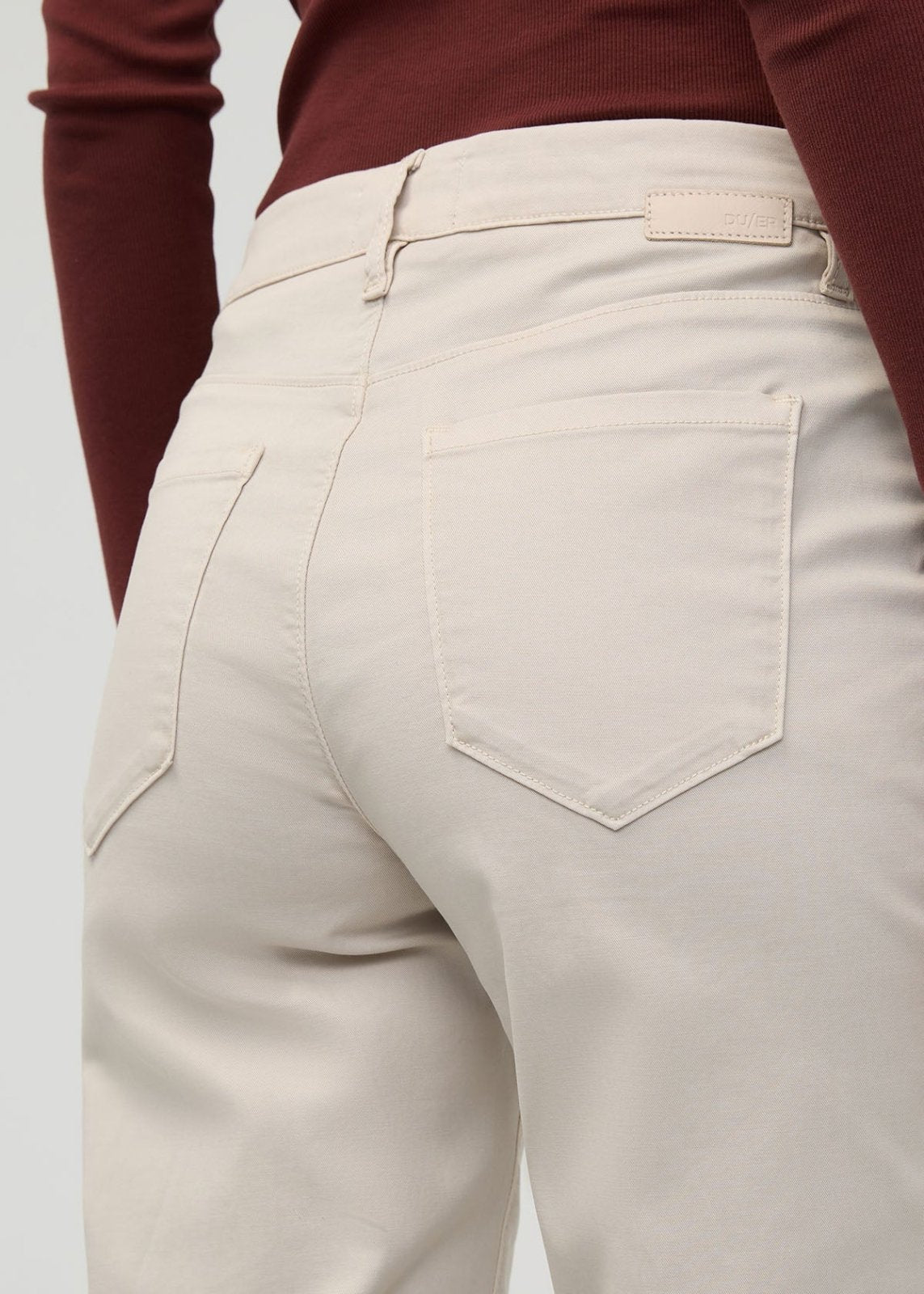 Women's Live Lite High Rise Sandstone Jogger Back Detail