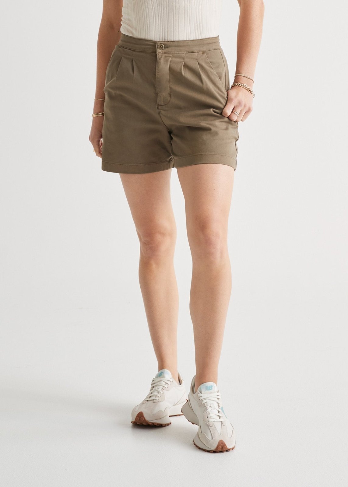 Women's Olive Live Free Pleated Short Front