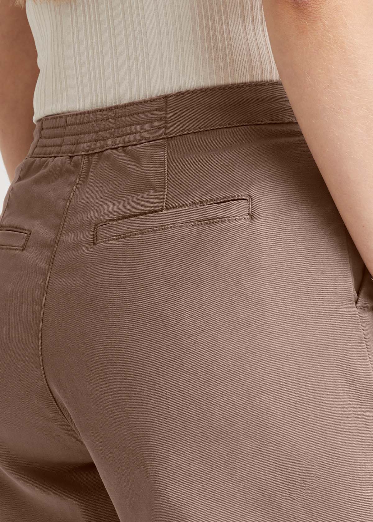 Women's Warm Sand Live Free Pleated Short Back Detail