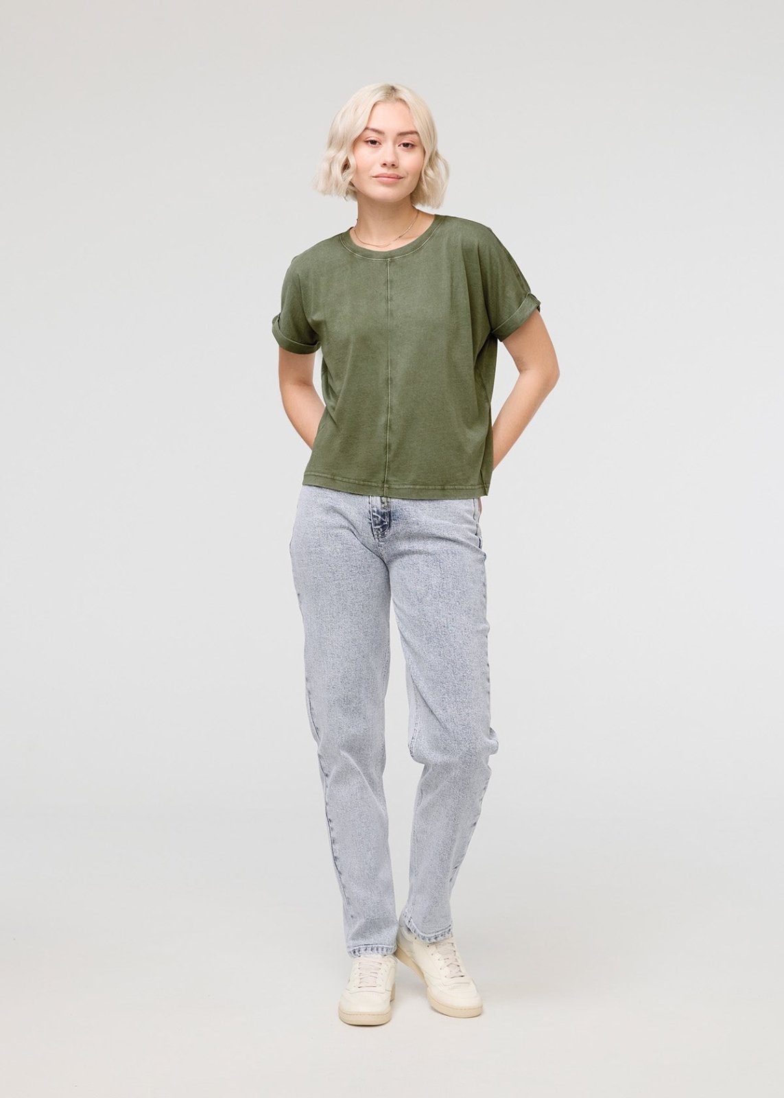 womens vintage green 100% pima cotton t-shirt full body