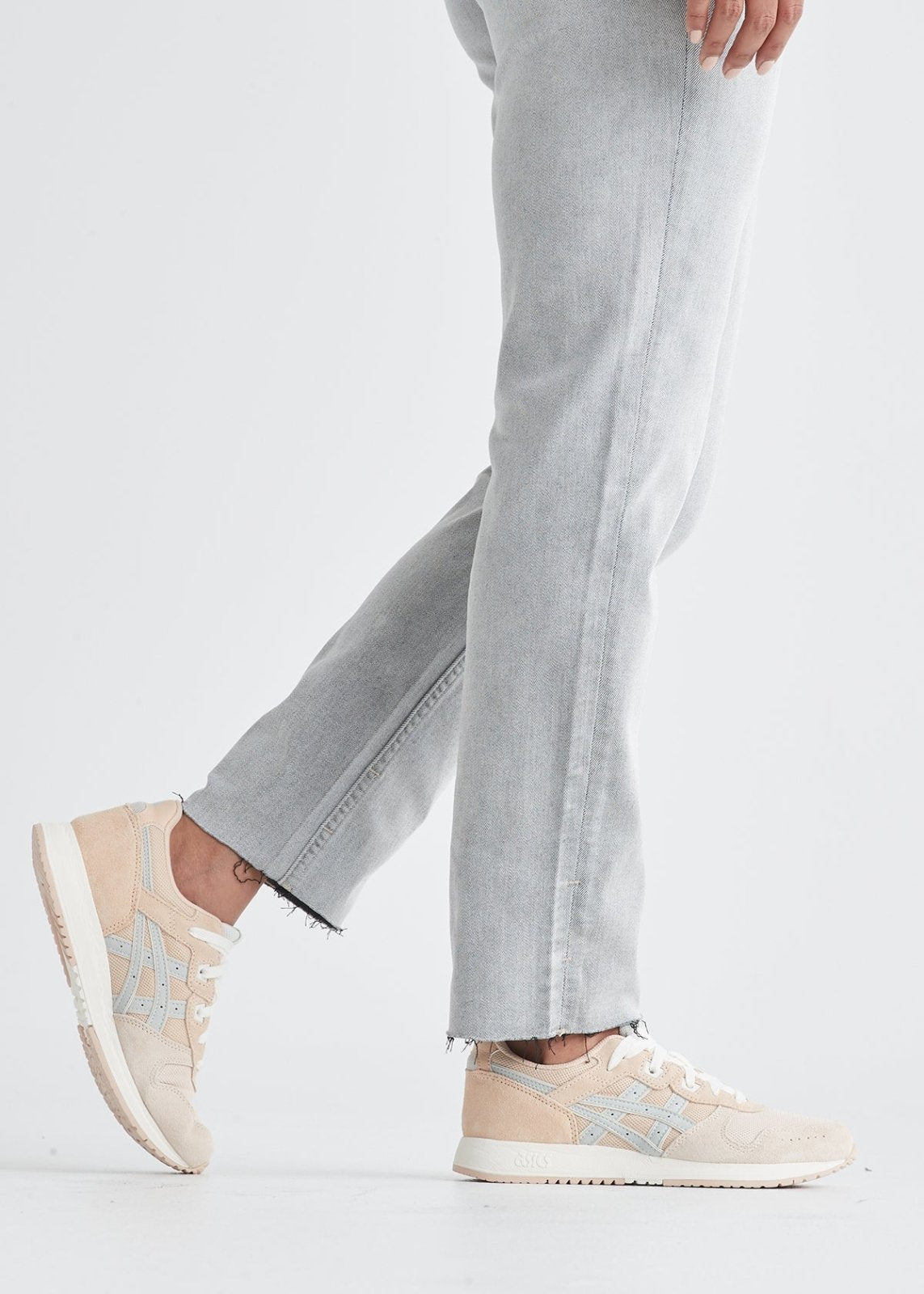 womens heritage white relaxed fit stretch jeans front raw hem detail