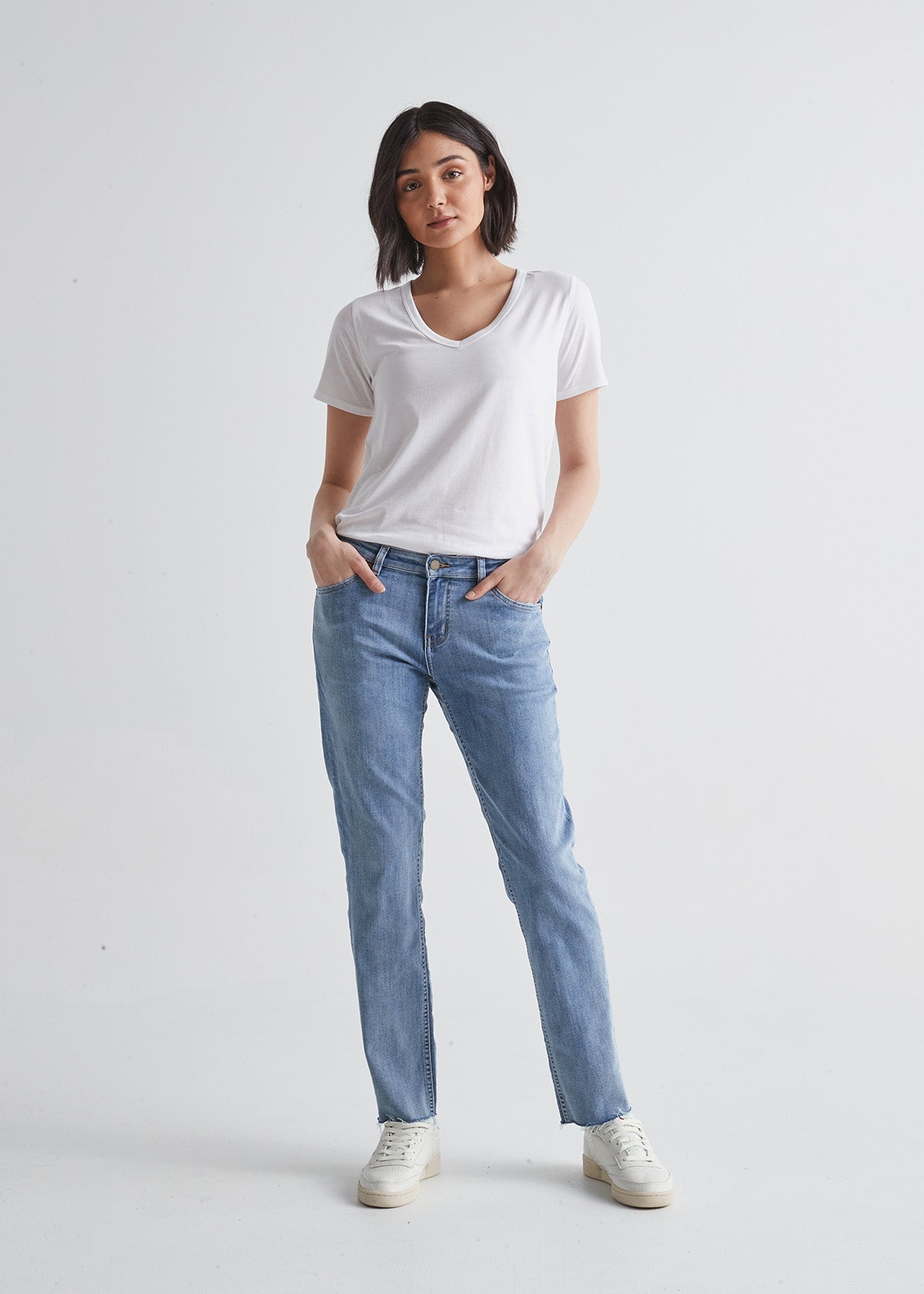 Women's Light Wash Raw Hem Relaxed Fit Stretch Jeans Full Body