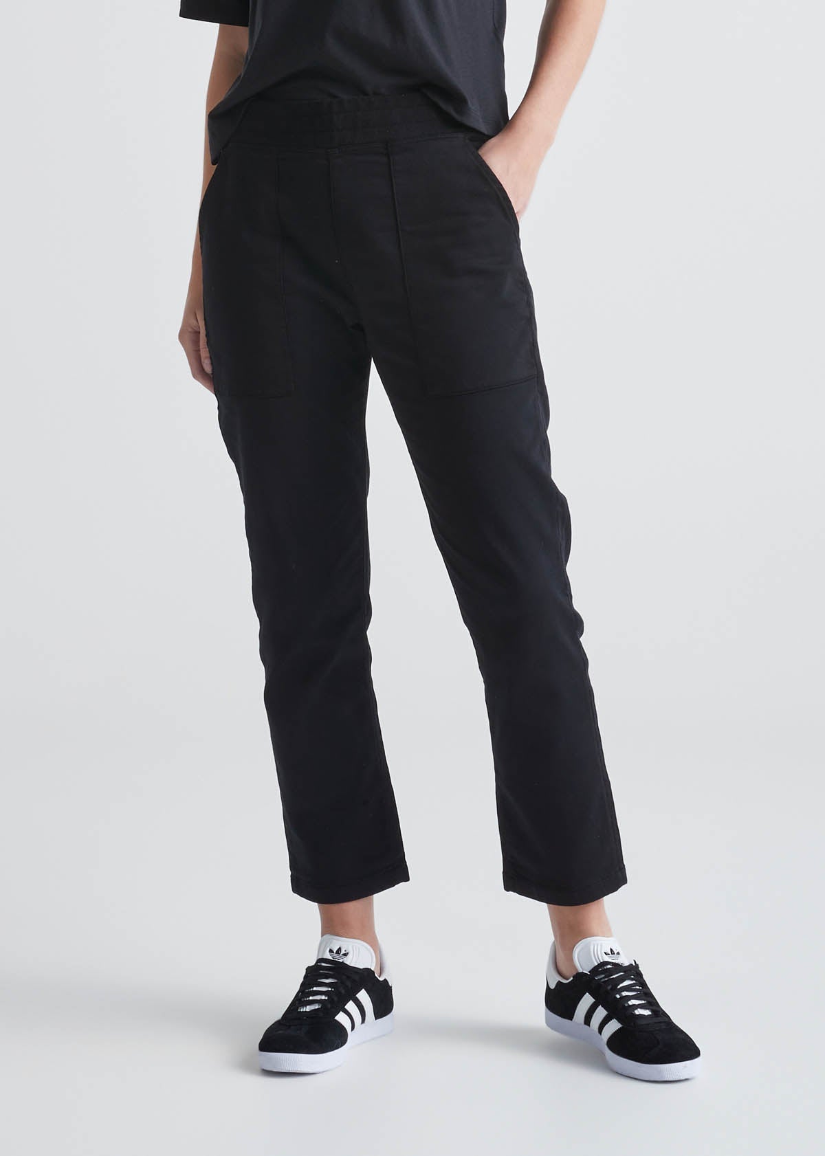 Cropped sweat pants with 30% discount!